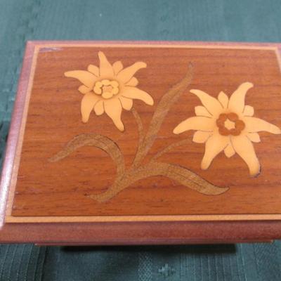 Swiss music box with inlaid flowers