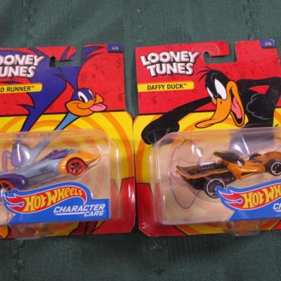 2 Hot Wheels Loony Toons cars