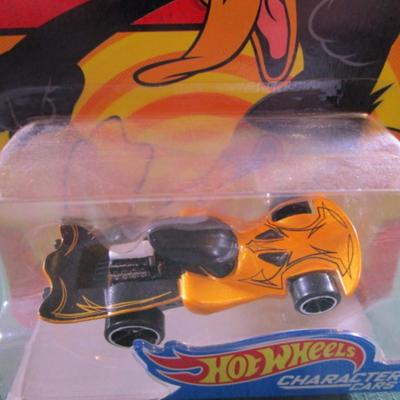 2 Hot Wheels Loony Toons cars