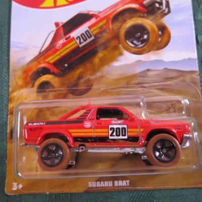 2 Hot Wheels cars