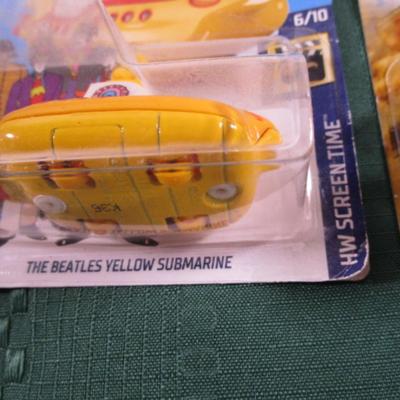 2 Hot Wheels cars