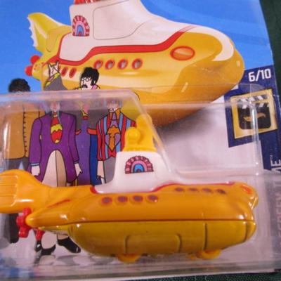 2 Hot Wheels cars