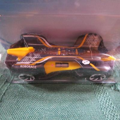 2 Hot Wheels cars