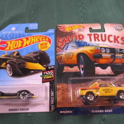 2 Hot Wheels cars