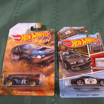 2 Hot Wheels cars