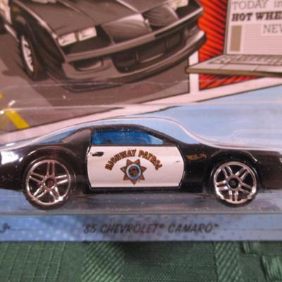 2 Hot Wheels cars