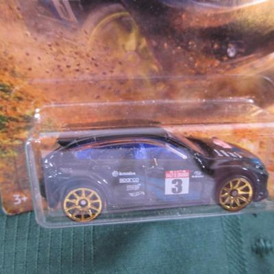 2 Hot Wheels cars