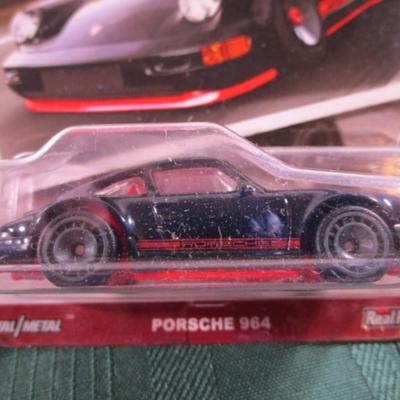 2 Hot Wheels cars
