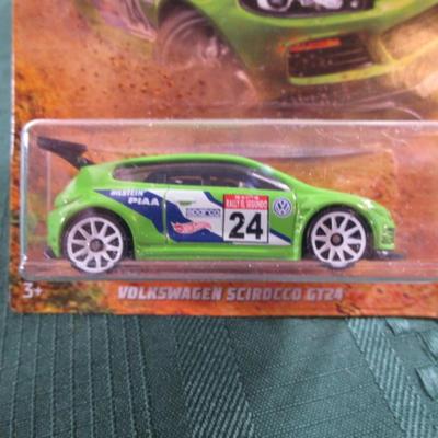 2 Hot Wheels cars