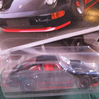 2 Hot Wheels cars