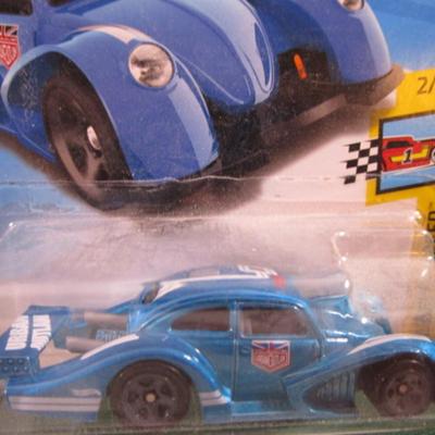 2 Hot Wheels cars
