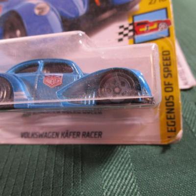 2 Hot Wheels cars