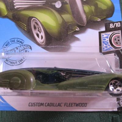 2 Hot Wheels cars