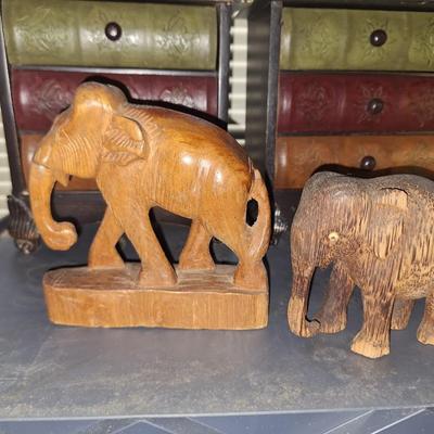 2 Elephants