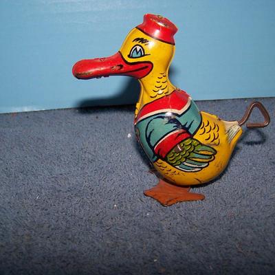 LOT 160 FAB TIN LITHO CHEIN DONALD DUCK??? WIND UP TOY WORKS