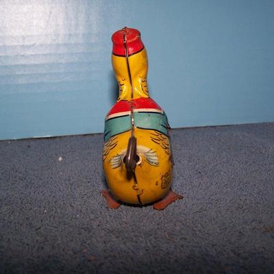 LOT 160 FAB TIN LITHO CHEIN DONALD DUCK??? WIND UP TOY WORKS