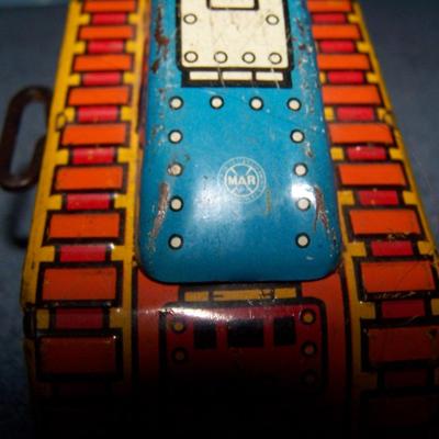 LOT 162 VINTAGE TIN LITHO MARX ROLL OVER TANK WIND UP *WORKS*