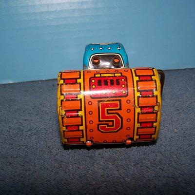 LOT 162 VINTAGE TIN LITHO MARX ROLL OVER TANK WIND UP *WORKS*