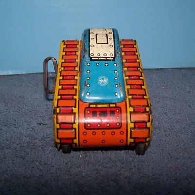 LOT 162 VINTAGE TIN LITHO MARX ROLL OVER TANK WIND UP *WORKS*
