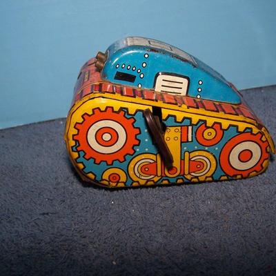 LOT 162 VINTAGE TIN LITHO MARX ROLL OVER TANK WIND UP *WORKS*