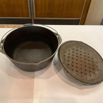 K1044 Cast Iron #10 Dutch Oven