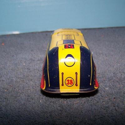 LOT 164 TIN LITHO LUPOR & COMIC CAR JAPAN