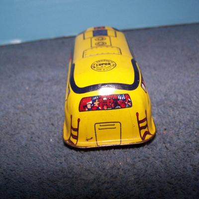 LOT 164 TIN LITHO LUPOR & COMIC CAR JAPAN