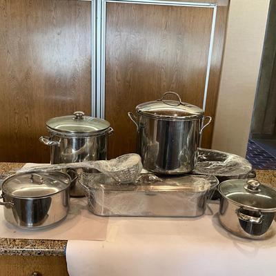 K1049 Large Lot of Roasting Pans, Poacher, StockPots