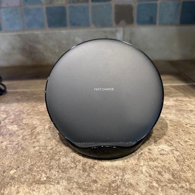 AMAZON KINDLE, SAMSUNG WIRELESS CHARGER, APPLE iPOD 8GB, AUX SPEAKER AND MORE