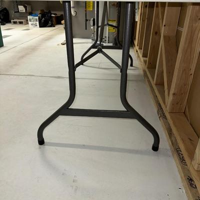 6 FOOT LIFETIME TABLE WITH FOLDING LEGS
