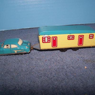 LOT 174 THESE ARE GREAT VINTAGE TIN LITHO CAR AND TRAILER! FRICTION..