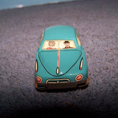 LOT 174 THESE ARE GREAT VINTAGE TIN LITHO CAR AND TRAILER! FRICTION..