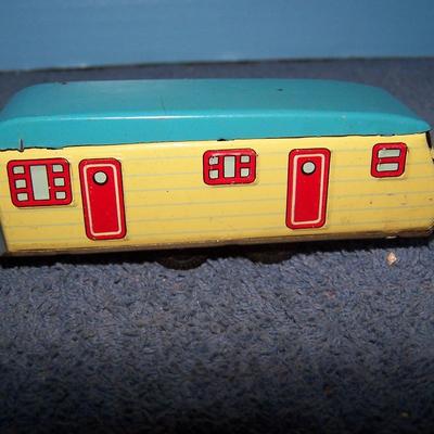 LOT 174 THESE ARE GREAT VINTAGE TIN LITHO CAR AND TRAILER! FRICTION..