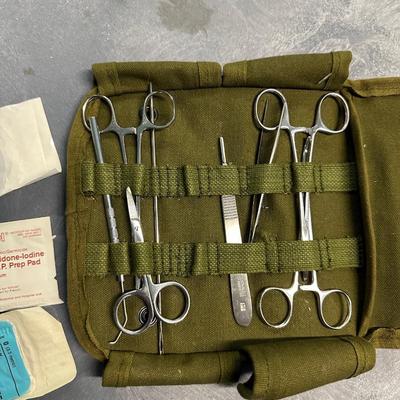 MILITARY ISSUED FIELD MEDICAL INSTRUMENTS
