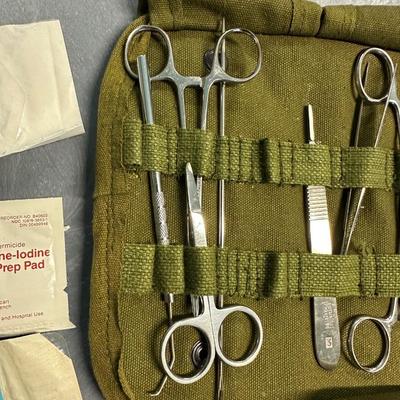 MILITARY ISSUED FIELD MEDICAL INSTRUMENTS