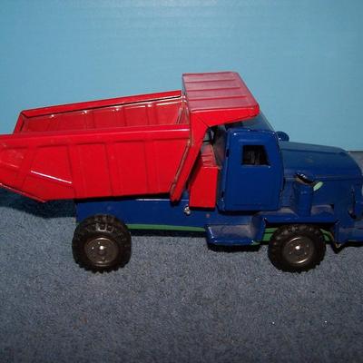 LOT 176 VINTAGE TIN LITHO CAR & TRUCK FRICTION JAPAM