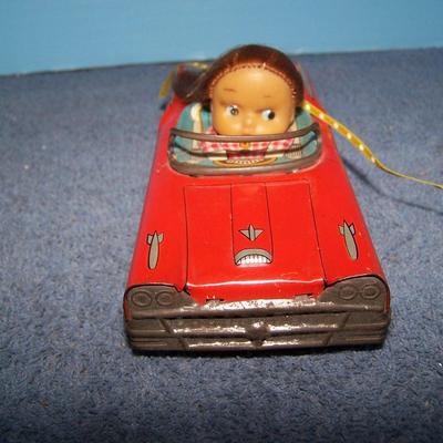 LOT 179 WONDERFUL TIN LITHO KANTO GIRL in CAR FRICTION JAPAN
