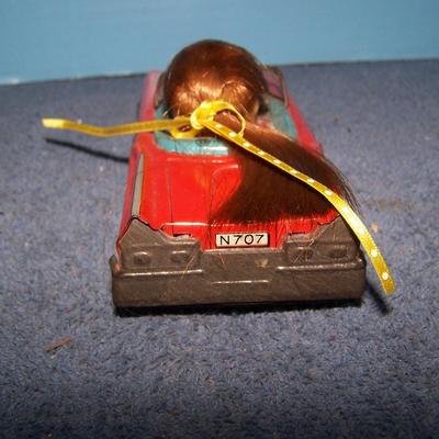 LOT 179 WONDERFUL TIN LITHO KANTO GIRL in CAR FRICTION JAPAN