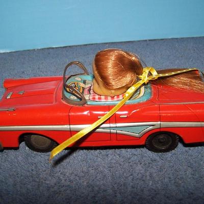 LOT 179 WONDERFUL TIN LITHO KANTO GIRL in CAR FRICTION JAPAN