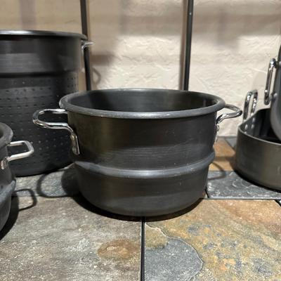 ALUMINUM ROASTING PANS AND STEAMING POTS