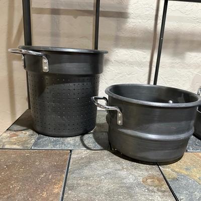 ALUMINUM ROASTING PANS AND STEAMING POTS
