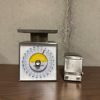 RESTAURANT GRADE PORTION SCALE & A TOOTHPICK DISPENSER