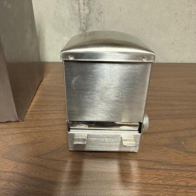 RESTAURANT GRADE PORTION SCALE & A TOOTHPICK DISPENSER