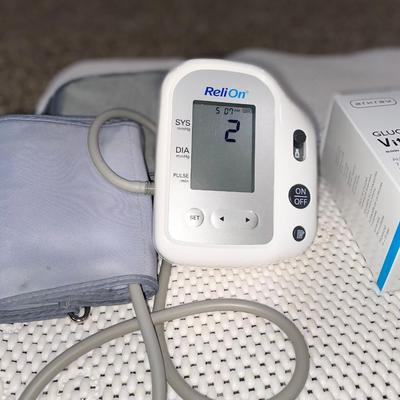 HEAVY BATHROBE BATH MAT, TRAVEL SHAVING BAG, BLOOD PRESSURE MONITOR AND BLOOD GLUCOSE MONITOR