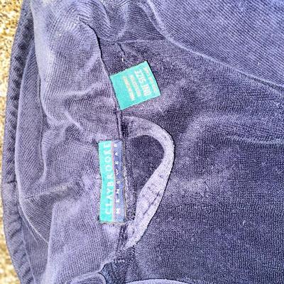 HEAVY BATHROBE BATH MAT, TRAVEL SHAVING BAG, BLOOD PRESSURE MONITOR AND BLOOD GLUCOSE MONITOR