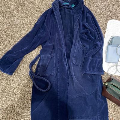 HEAVY BATHROBE BATH MAT, TRAVEL SHAVING BAG, BLOOD PRESSURE MONITOR AND BLOOD GLUCOSE MONITOR