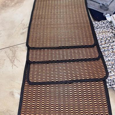 DISH TOWELS, POT HOLDERS, TABLE RUNNER & PLACEMATS