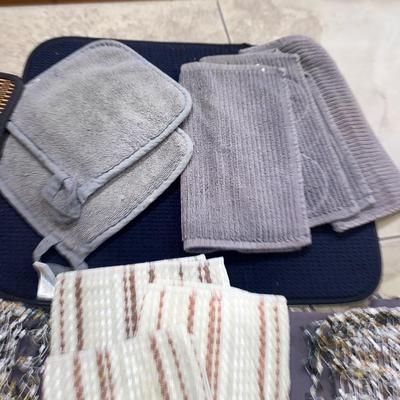 DISH TOWELS, POT HOLDERS, TABLE RUNNER & PLACEMATS