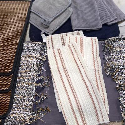 DISH TOWELS, POT HOLDERS, TABLE RUNNER & PLACEMATS