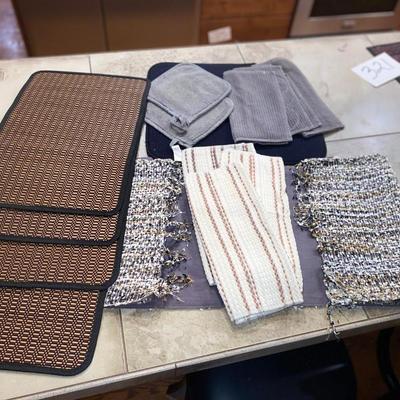 DISH TOWELS, POT HOLDERS, TABLE RUNNER & PLACEMATS